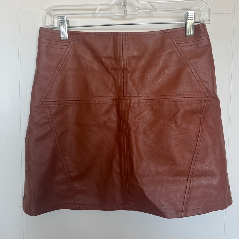 Pink Lily faux leather skirt size M never worn